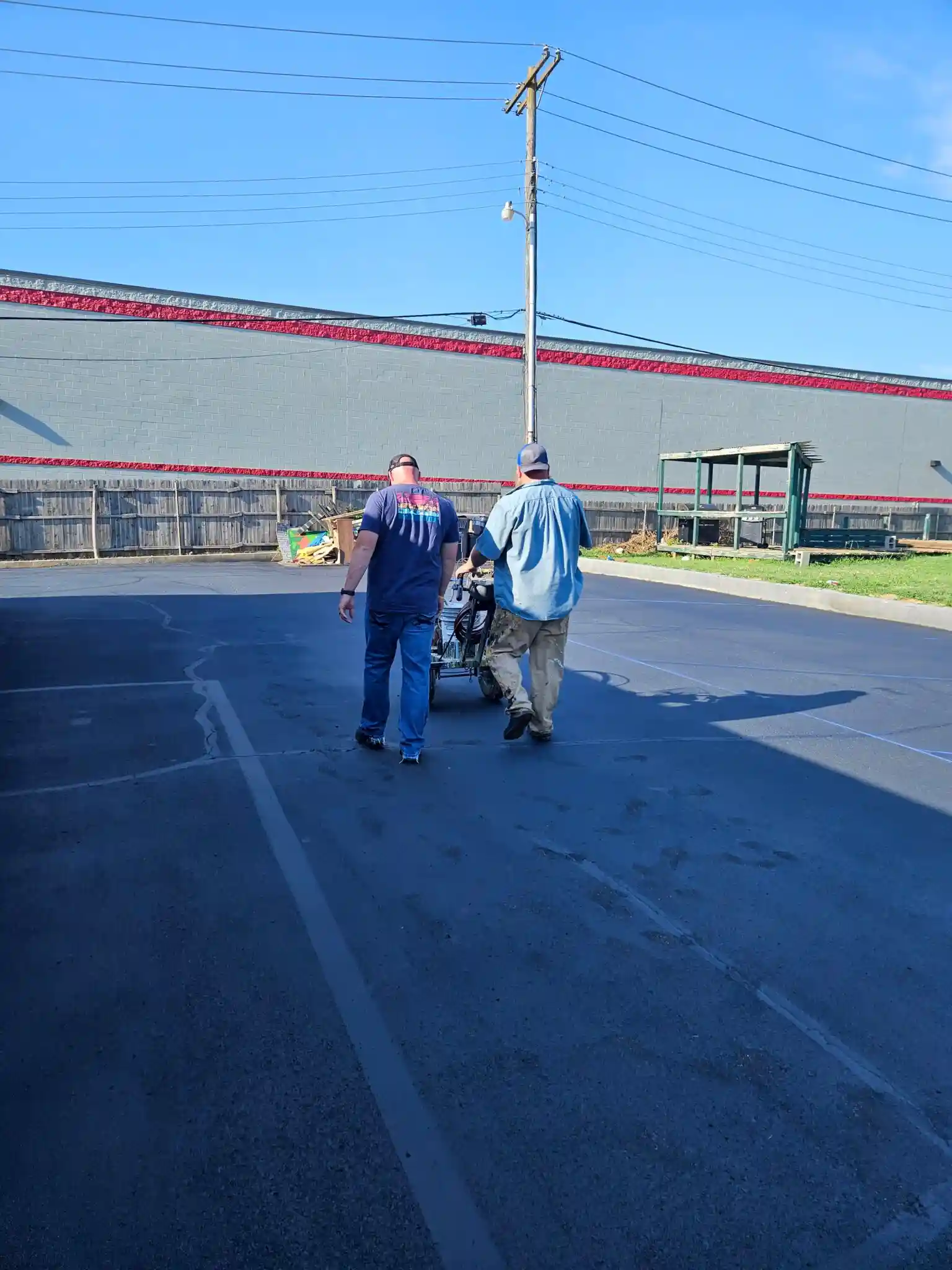 Linelava asphalt job 02 - professional asphalt paving and maintenance work